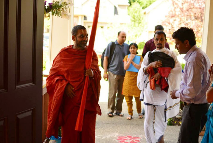 /media/k2/galleries/58132/Swamiji-Phoenix-Visit1