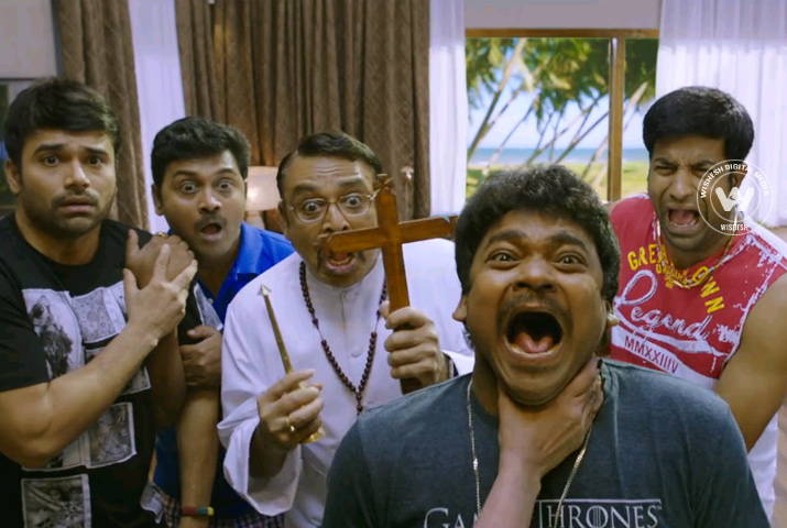 /media/k2/galleries/63840/Raju-Gari-Gadhi-2-03