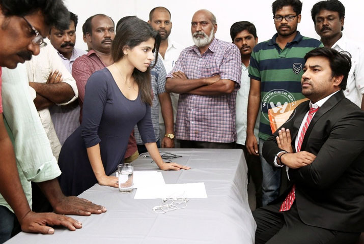 /media/k2/galleries/66693/Thamizh-Padam-2-S05