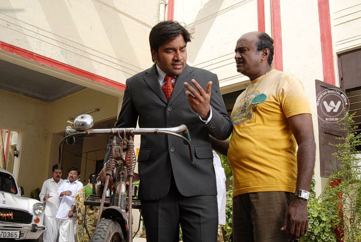 /media/k2/galleries/66693/Thamizh-Padam-2-S08