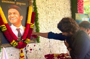 Allu Arjun visits Puneeth Rajkumar&#039;s Family