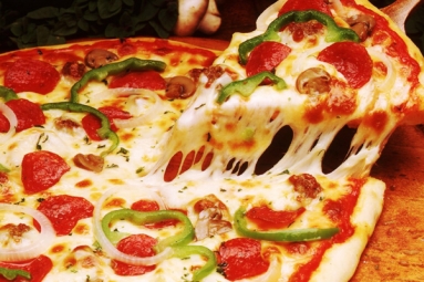 Arizona hiker risks life to eat free Pizza