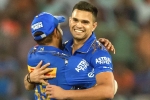 Arjun Tendulkar breaking news, Sachin Tendulkar, arjun tendulkar gets his first wicket in ipl, Arjun tendulkar