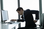 researchers, bad computer posture, bad posture during computer use leads to back pain, Eyeglasses