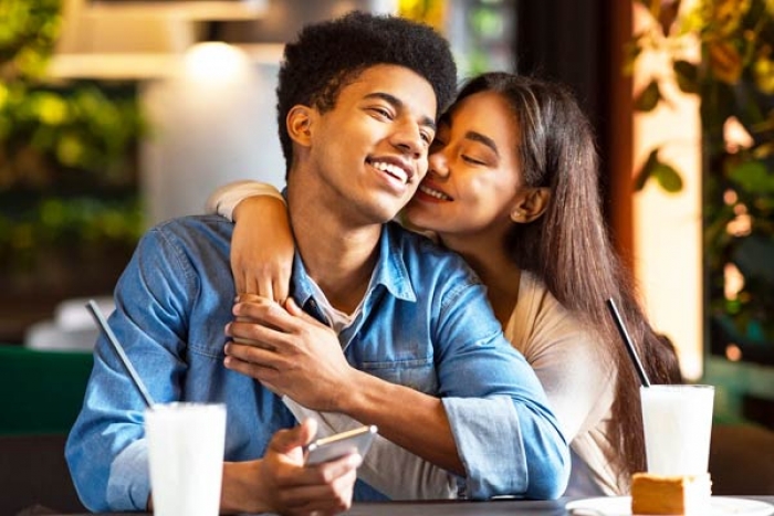 All about Groundhogging, a Dating Trend