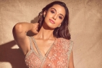 Meenakshi Chaudary in Guntur Kaaram, Mahesh Babu, meenakshi chaudary in talks for guntur kaaram, Pooja hegde