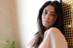 Mrunal Thakur videos, Mrunal Thakur latest, mrunal thakur flaunts her curves, Makeup