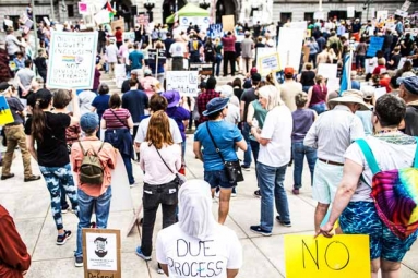 Thousands of Protesters take to Streets in USA against Trump&#039;s Policies