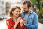 Relationship Tips, Relationship Tips breaking, special signs that tell if a man is into you, Finds