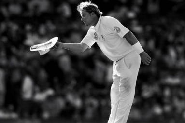 Shane Warne&#039;s Mortal Remains Reach Australia