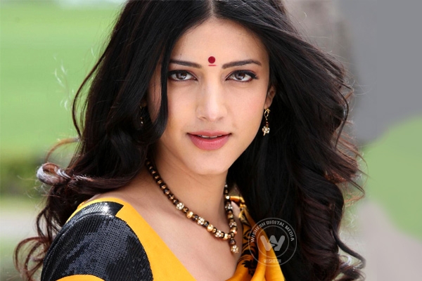 Shruti Haasan sings for 'Race Gurram'},{Shruti Haasan sings for 'Race Gurram'