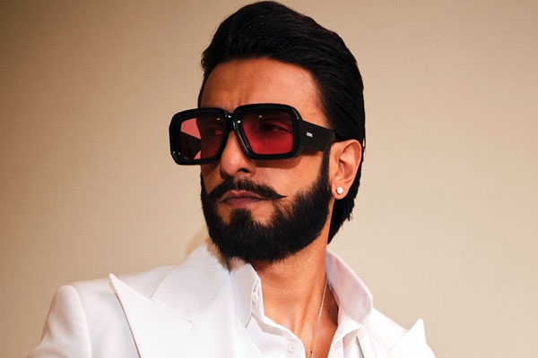 Ranveer Singh banned by film body amid Don 3 Controversy Ranveer Singh banned by film body amid Don 3 Controversy