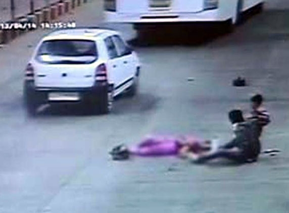 'They threw her into a van like garbage', says husband whose wife, child died in road accident...